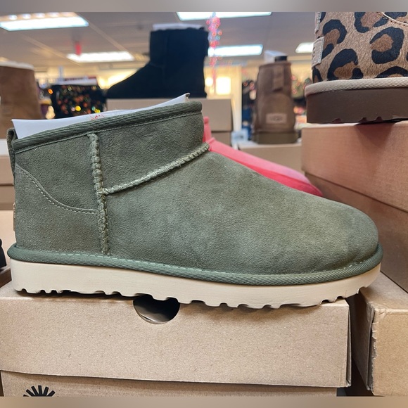 🌲 NEW WITH TAGS🌲Ugg classic ultra mini color is BTOL size 8 - Picture 5 of 15